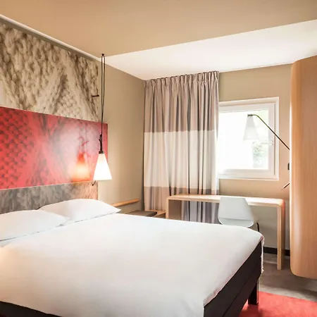 Отель Ibis Expo