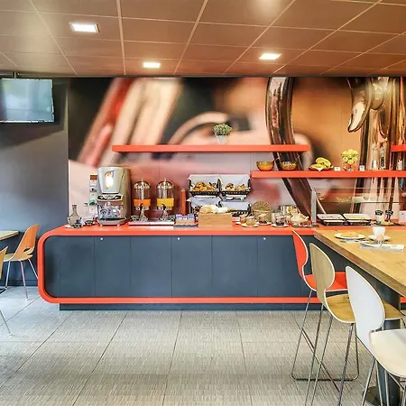 Ibis Expo Отель 2*