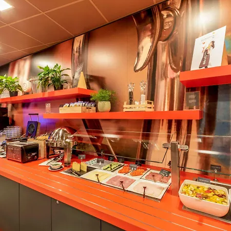 Отель Ibis Expo