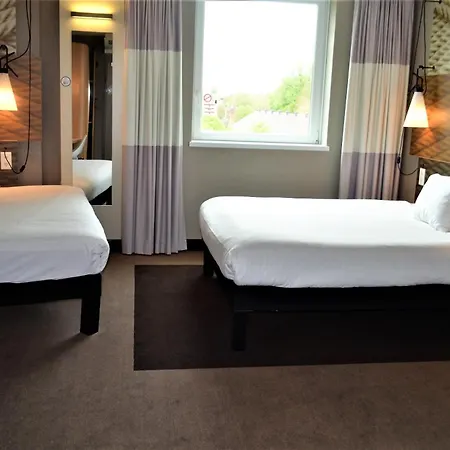 Отель Ibis Expo 2*