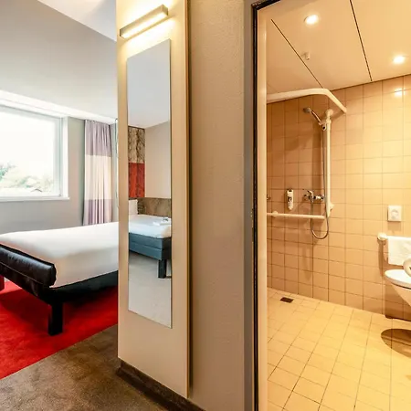 Отель Ibis Expo