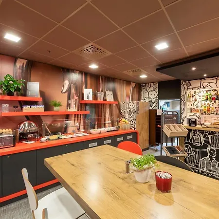 Ibis Expo Отель 2*
