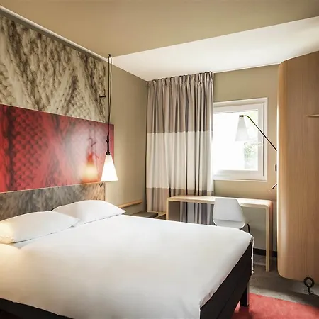 Hotel Ibis Expo 3*