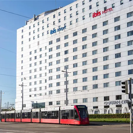 Hotel Ibis Expo 3*