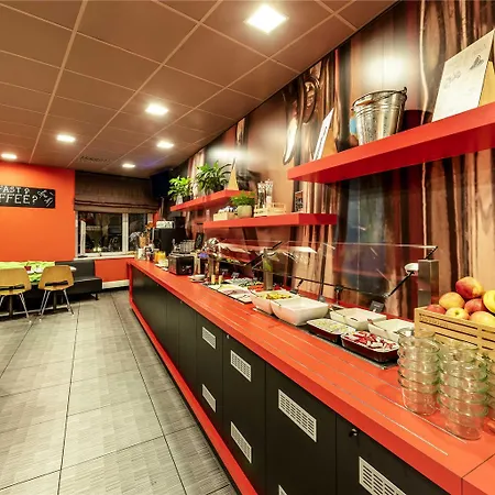 Hotel Ibis Expo 3*