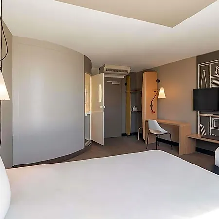 Ξενοδοχείο Ibis Expo 3*