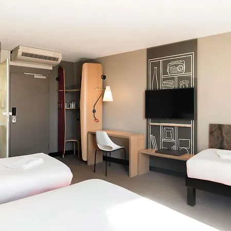 Ibis Expo Hotel 3*