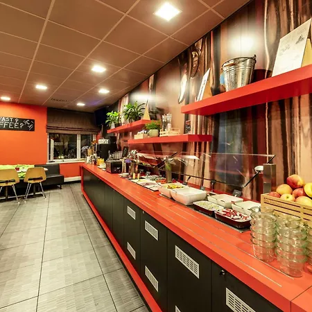 Hotel Ibis Expo 3*